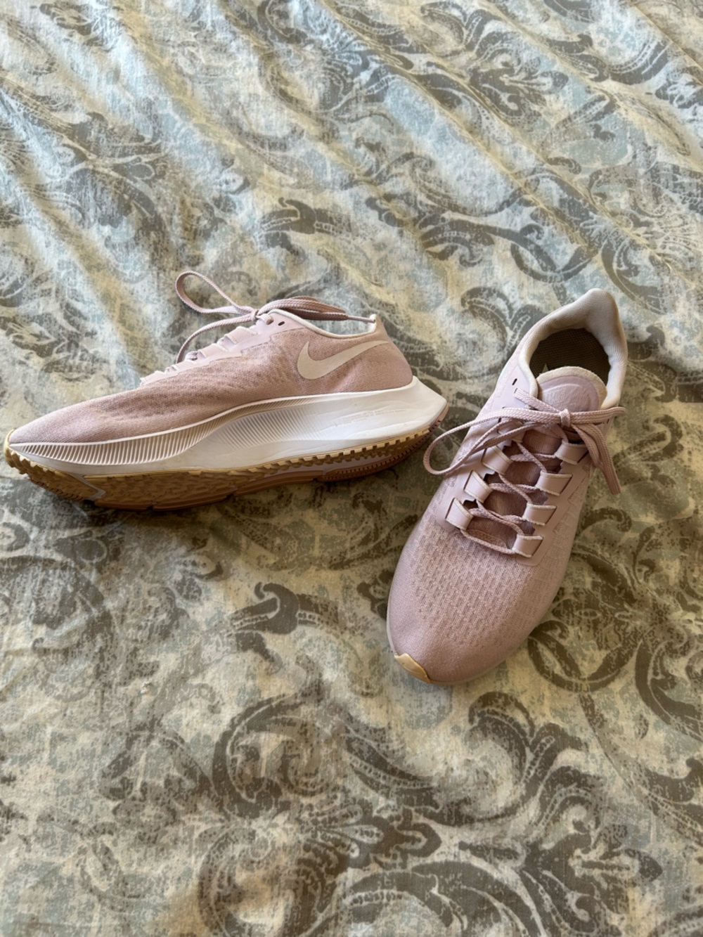 Nike Women's Dusty Rose Athletic Sneakers size 8